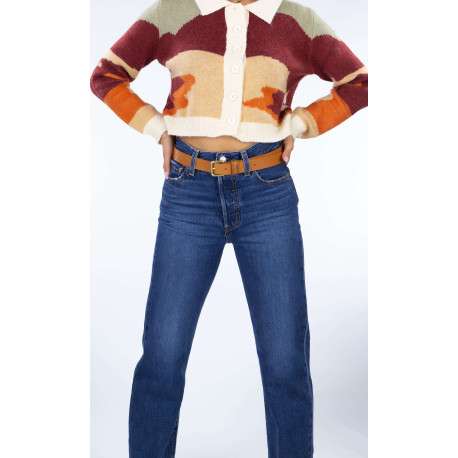 Ceinture camel unie avec une boucle métallique dorée et logo sur le passant - Image 4