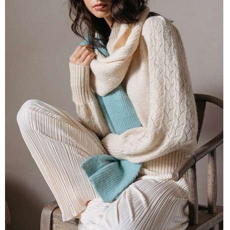 Écharpe beige et menthe avec grandes rayures en tricot - Image 2