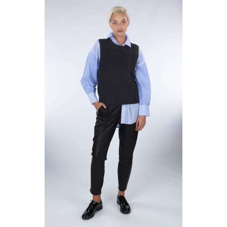 Pantalon en simili cuir noir uni avec une coupe droite - Image 26