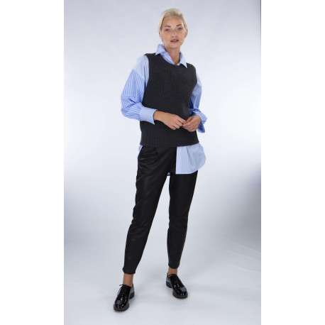 Pantalon en simili cuir noir uni avec une coupe droite - Image 29