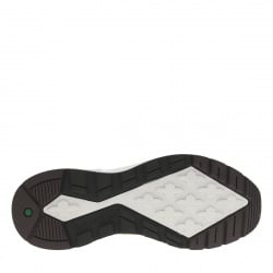 Baskets montantes en cuir nubuck brun semelle intermédiaire blanche et fermeture à lacets ronds bicolores