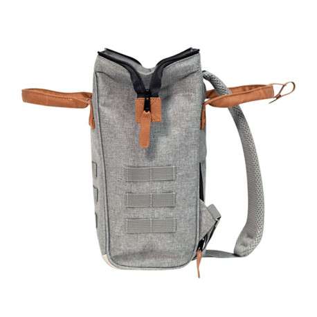 Sac à dos gris clair uni avec une fermeture zippée et des poches interchangeables - Image 3