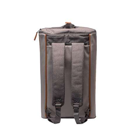 Sac gris clair uni zippé avec une petite poche avant et patch du logo iconique - Image 4