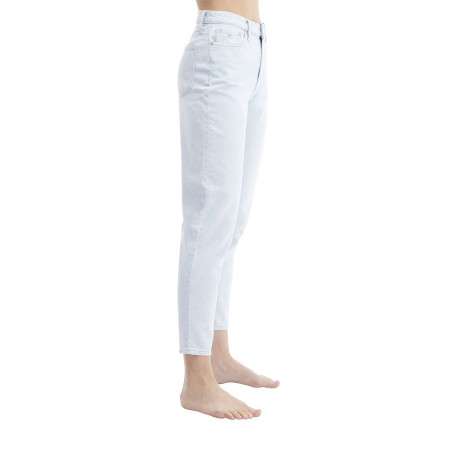 Jean mom stone en coton mélangé coupe slim avec ceinture blanche logotée - Image 4