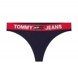 String marine uni avec ceinture rouge unie et nom de la marque imprimé