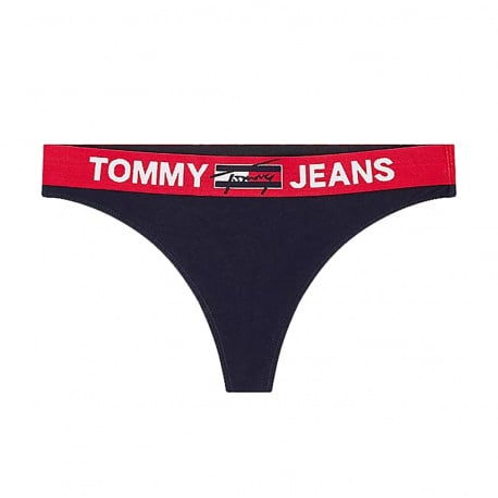 String marine uni avec ceinture rouge unie et nom de la marque imprimé