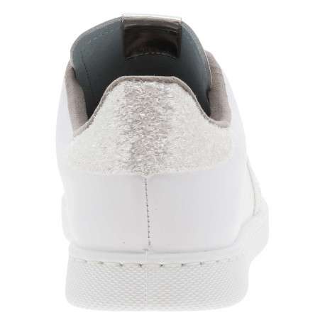 Tennis en cuir blanches avec un talon plat pourvu de lacets - Image 10