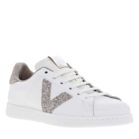 Tennis en cuir blanches avec un talon plat pourvu de lacets - Image 8