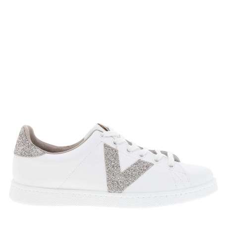 Tennis en cuir blanches avec un talon plat pourvu de lacets - Image 2