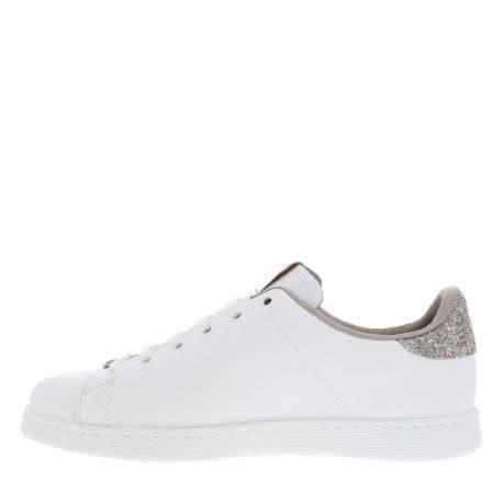 Tennis en cuir blanches avec un talon plat pourvu de lacets - Image 9