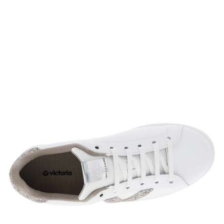 Tennis en cuir blanches avec un talon plat pourvu de lacets - Image 11