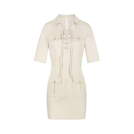 Robe courte beige unie avec une coupe ajustée à col v profond à laçage