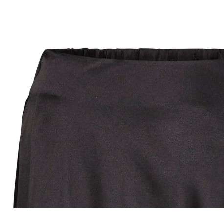 Jupe courte noire unie satinée avec une coupe évasée - Image 2