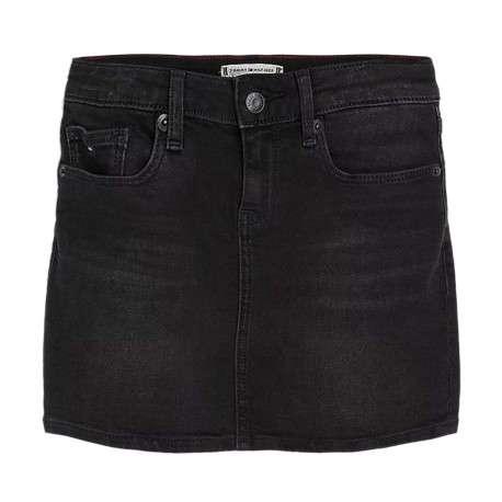 Jupe courte noire unie avec une coupe courte et un patch cousu derrière