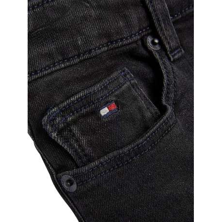 Jupe courte noire unie avec une coupe courte et un patch cousu derrière - Image 2
