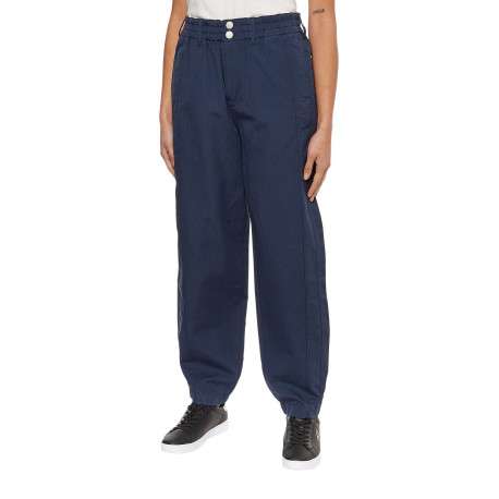 Pantalon Chino Mom Jog en coton biologique et lin marine uni avec une coupe régular et cheville resserrée élastiquement - Image 3