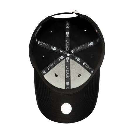 Casquette Kids League Essential 9Forty en coton noire unie avec une coupe strapback et logo sur le côté - Image 3