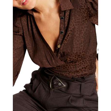 Blouse chocolat imprimé léopard avec une coupe ajusté et col v - Image 4