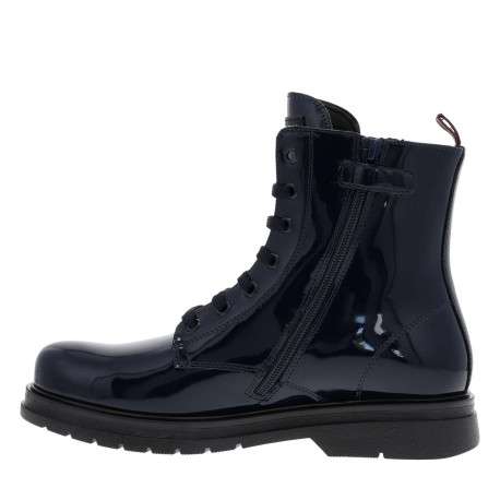 Bottines aspect cuir verni bleu marine à semelle plate à talon décroché bas et à lacets plats et zip - Image 3
