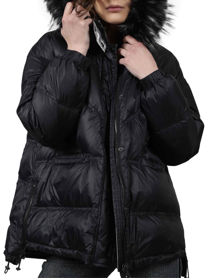 Doudoune à capuche noire...