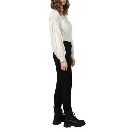 Pantalon noir uni avec une coupe slim et taille élastiquée - Image 3