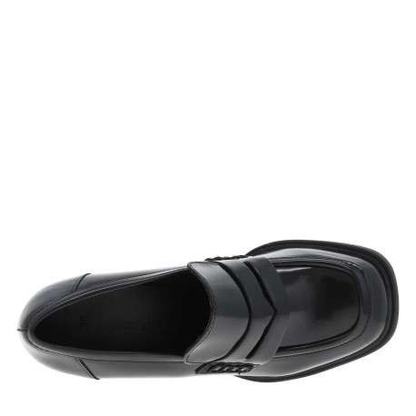 Escarpins simili cuir noir avec une coupe bateau à talon haut et languette fourrée - Image 5