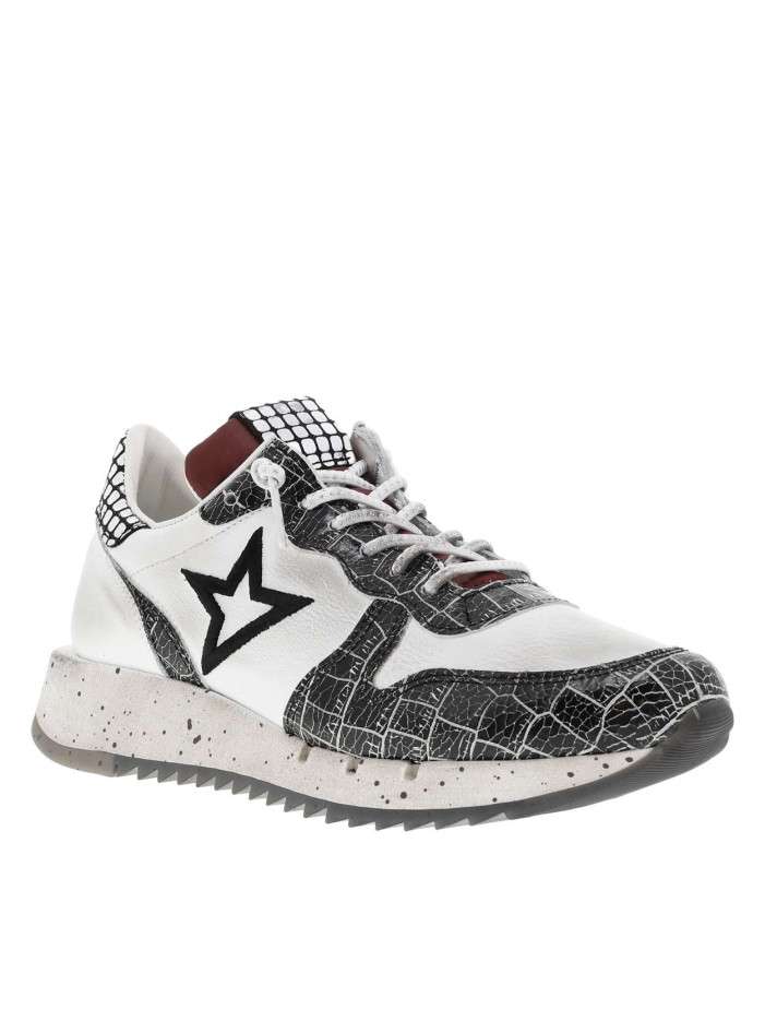 Sneakers en cuir effet usé...