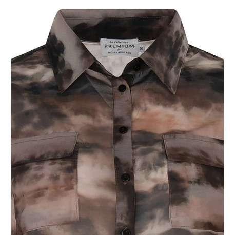 Chemise chocolat imprimé camouflage à coupe droite col italien et à manches longues - Image 3