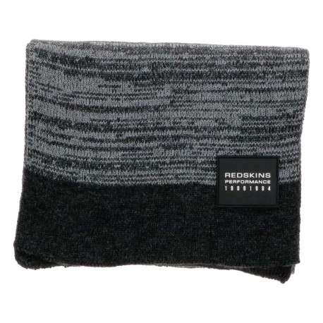 Echarpe grise en maille moulinée avec patch de la marque cousu - Image 2