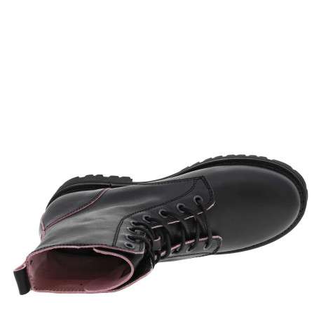 Boots en cuir noires à talon plat avec détails de couleur rose au niveau des coutures - Image 5