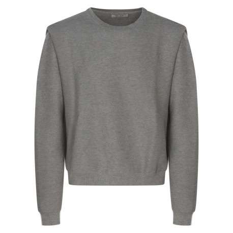 Pull à col rond gris uni texturé en lignes horizontales avec épaules marquées