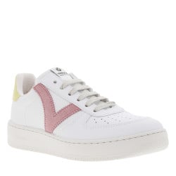 Baskets basses multisport en cuir blanc à semelle plateau et patchs multicolore