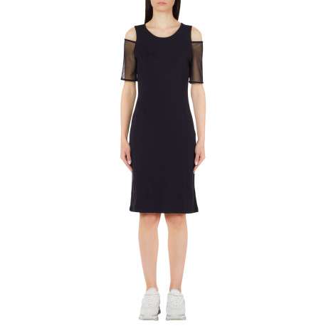 Robe courte en coton noire unie avec une coupe droite et un col rond