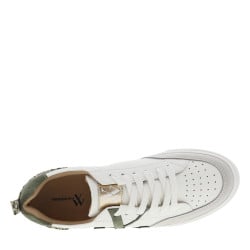 Baskets basses simili cuir uni à détails kaki et lacets plats blancs