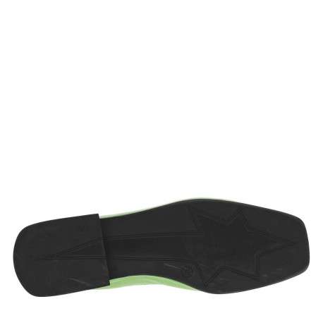 Ballerines décolletées en cuir vert à chainette dorée sur la cheville - Image 6
