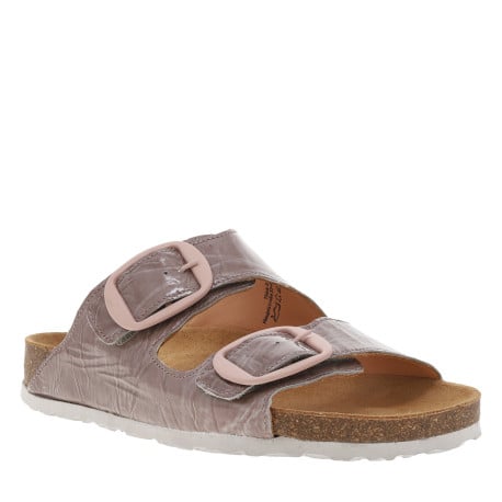Mule en cuir froissé mauve vernis à semelle compensée et boucles à ardillon