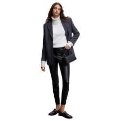 Pantalon noir uni avec une coupe skinny et un zip sur le côté