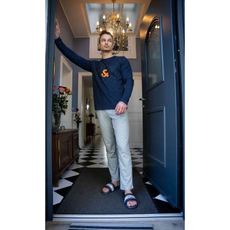 Pyjama Long marine fantaisie coupe fermée avec col rond et logo imprimé poitrine - Image 3