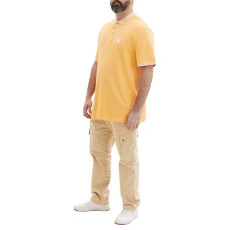 Polo en coton maille piquée orange avec une coupe droite et un col boutonné - Image 2