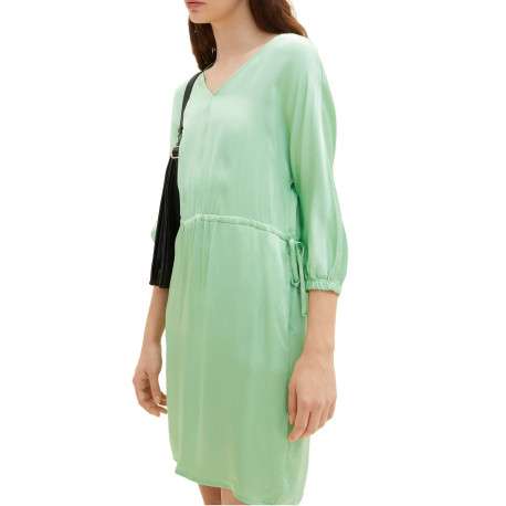 Robe courte verte unie avec une coupe ajustée un col v et des manche 3/4 - Image 7