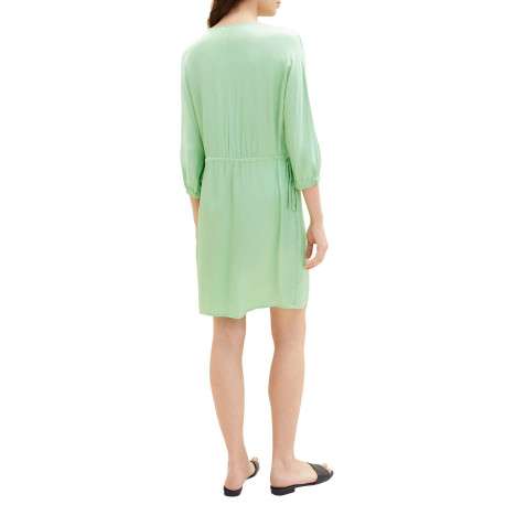 Robe courte verte unie avec une coupe ajustée un col v et des manche 3/4 - Image 8