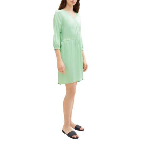 Robe courte verte unie avec une coupe ajustée un col v et des manche 3/4 - Image 9
