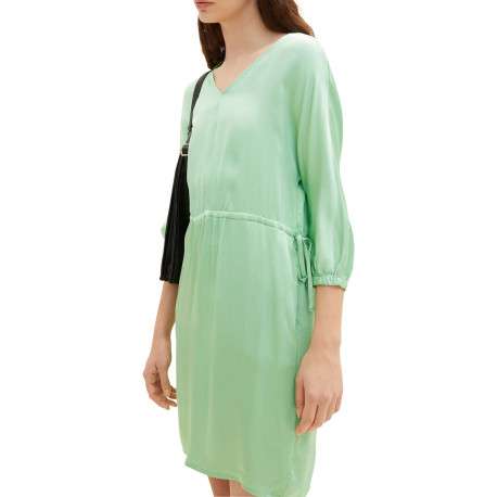Robe courte verte unie avec une coupe ajustée un col v et des manche 3/4 - Image 2