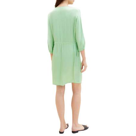 Robe courte verte unie avec une coupe ajustée un col v et des manche 3/4 - Image 3