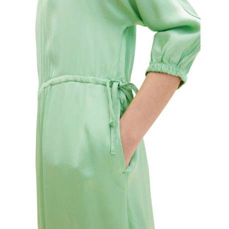 Robe courte verte unie avec une coupe ajustée un col v et des manche 3/4 - Image 5