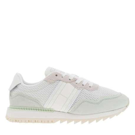 Baskets basses en Mesh blanc vert à patchs nubuck, semelle crantée et lacet plat - Image 2