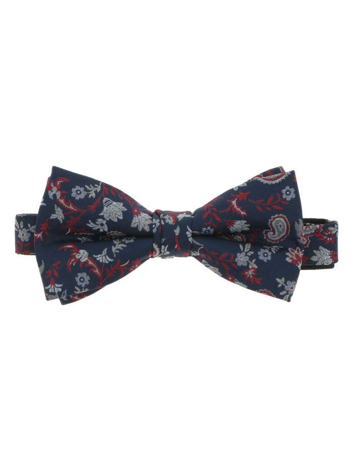 Noeud-papillon prénoué...
