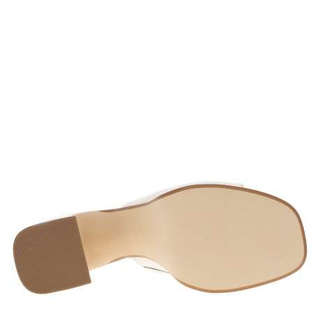 Sandales en cuir écru à fente élastiquée, surélevées, talon bloc décroché haut - Image 5