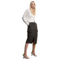 Cardigan blanc uni avec une coupe droite et à manches longues