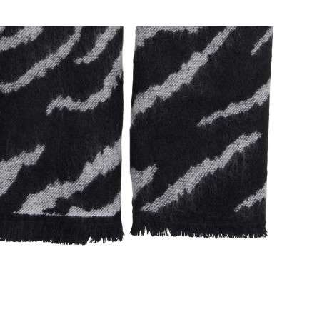 Echarpe noire à imprimé zebré gris clair et franges noires aux extrémités - Image 2